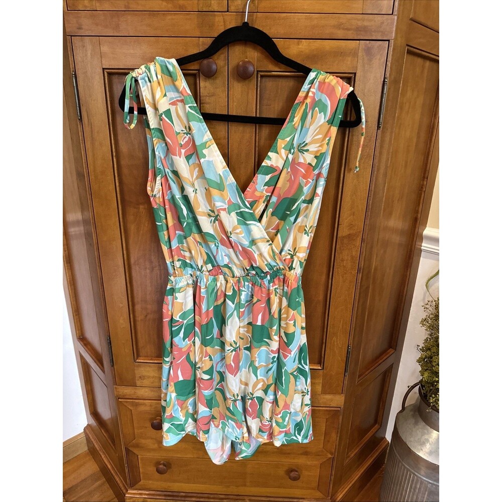 Women’s White Birch Floral Romper Size Medium with Pockets! Roomy! EUC